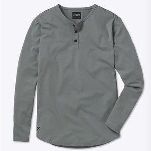 Cuts Men’s Size Medium Long Sleeve Curved Hem Tee in Sage.